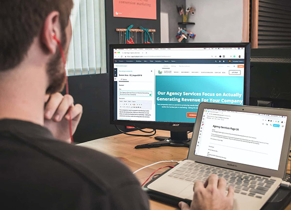 An employee working laptop writing a blog using the HubSpot CMS